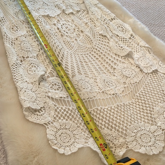 Cream coloured crochet coverup. One size but I would say fits small to medium - Picture 5 of 5